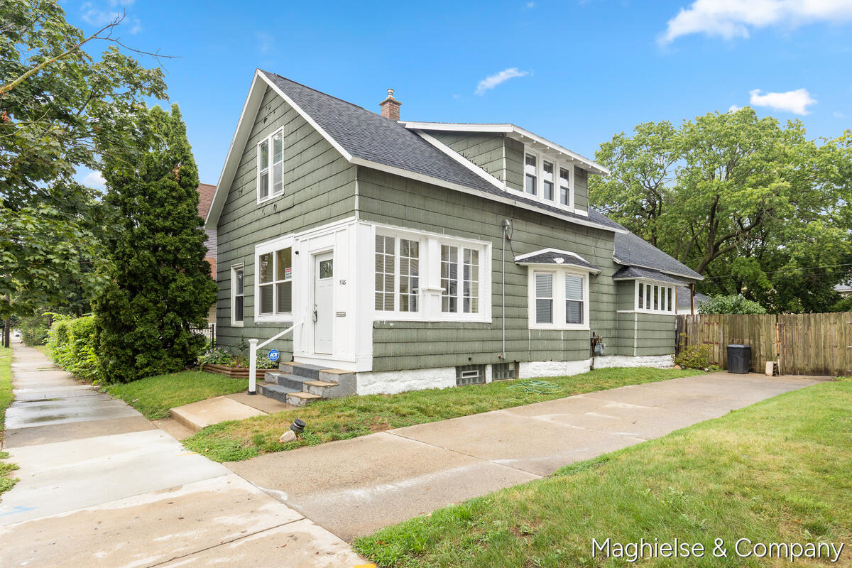 1106 Alpine Avenue Nw Property Photo 2