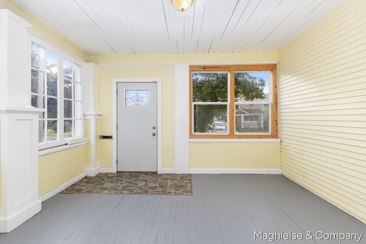 1106 Alpine Avenue Nw Property Photo 3