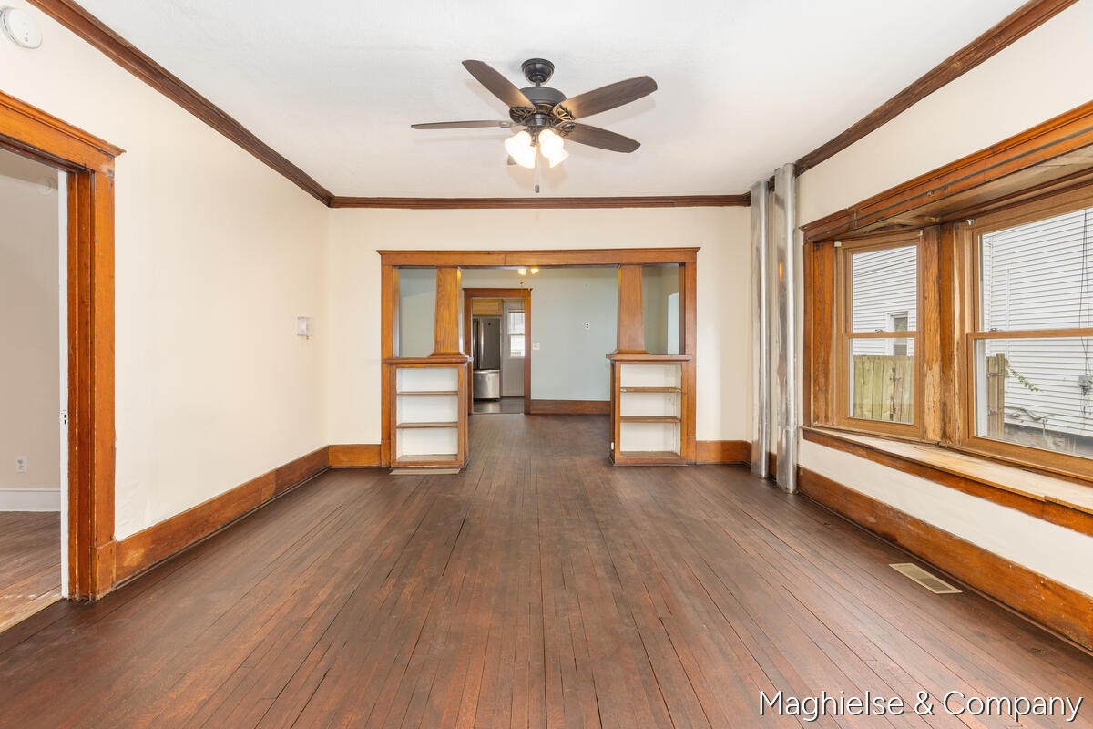 1106 Alpine Avenue Nw Property Photo 4