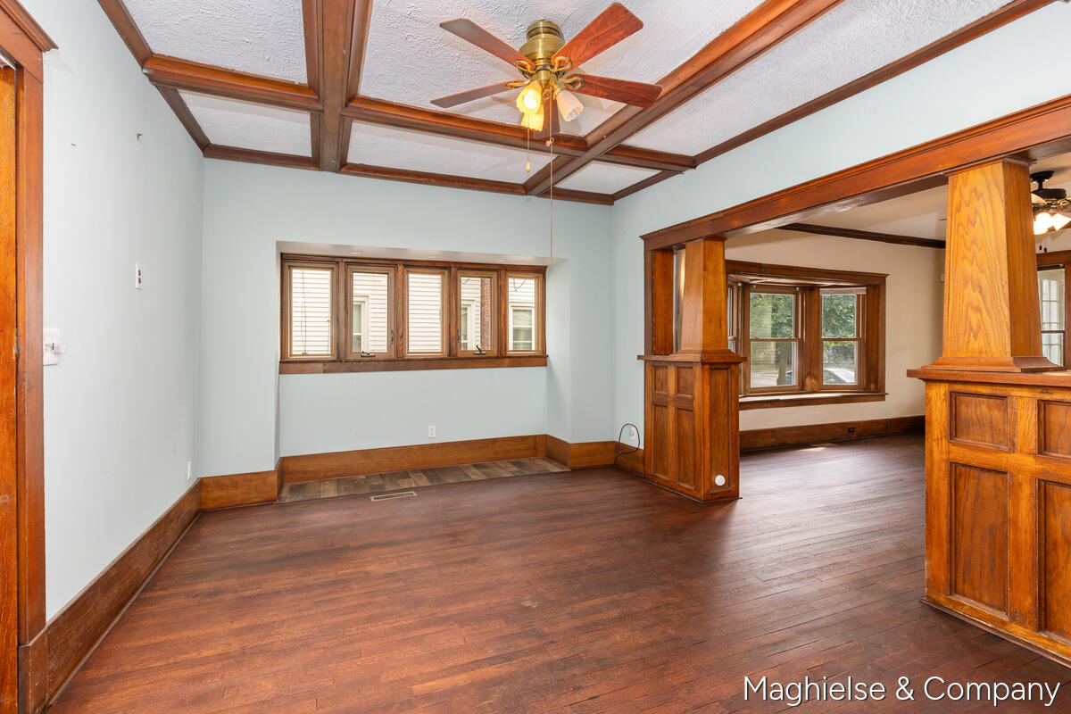 1106 Alpine Avenue Nw Property Photo 6