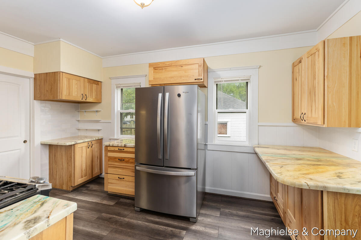1106 Alpine Avenue Nw Property Photo 7