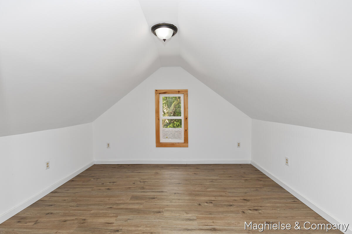 1106 Alpine Avenue Nw Property Photo 11