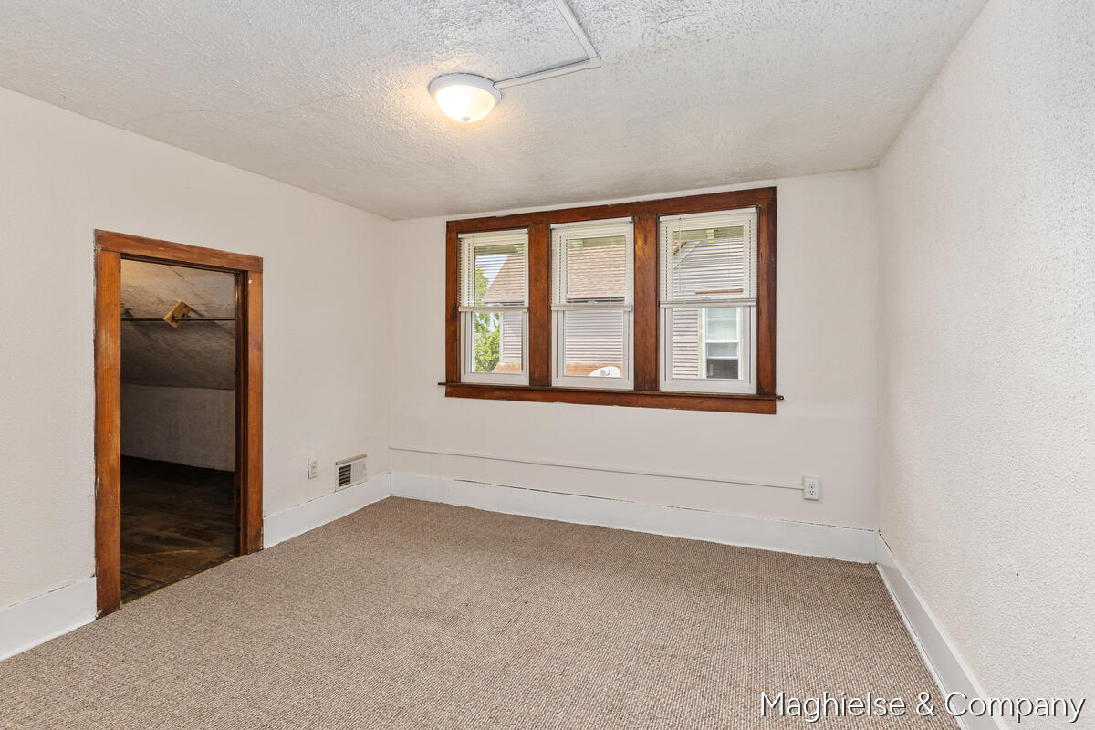 1106 Alpine Avenue Nw Property Photo 13