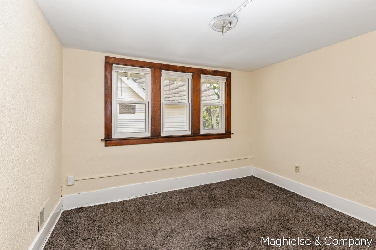 1106 Alpine Avenue Nw Property Photo 15