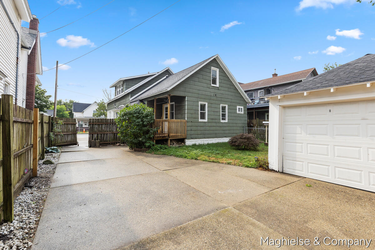 1106 Alpine Avenue Nw Property Photo 20