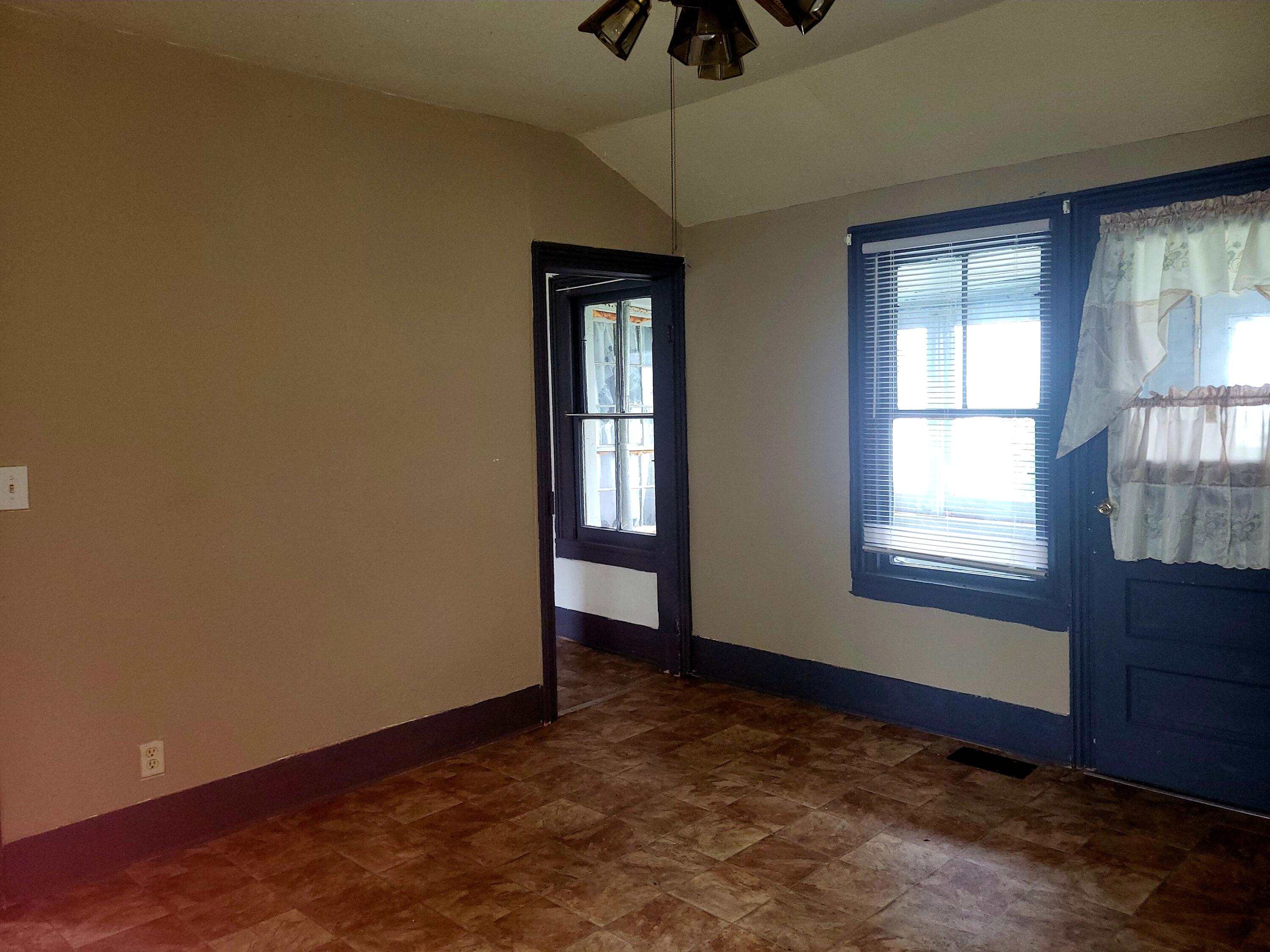 204 W Delaware Street Property Photo 8
