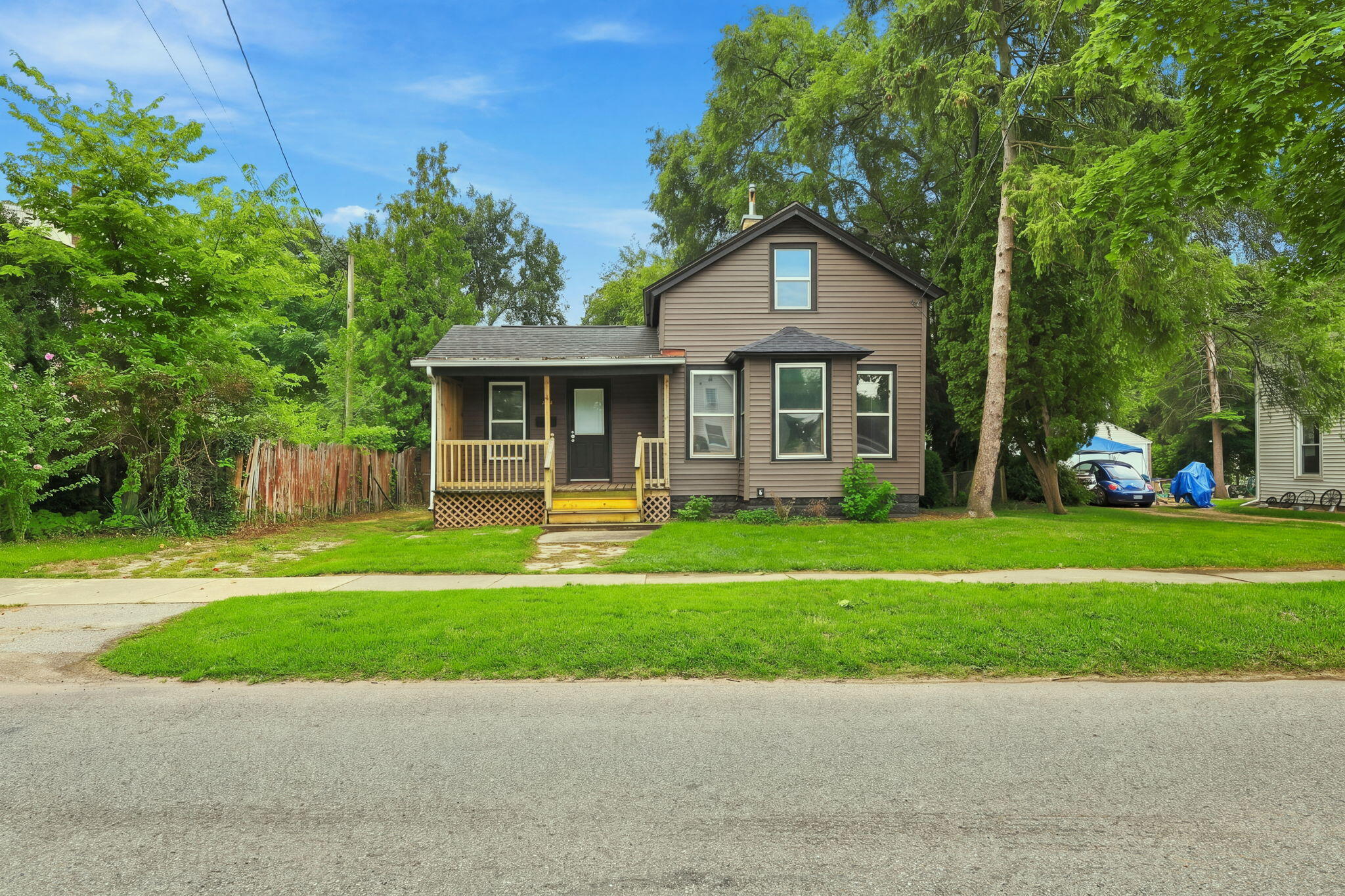 316 E Division Street Property Photo 1