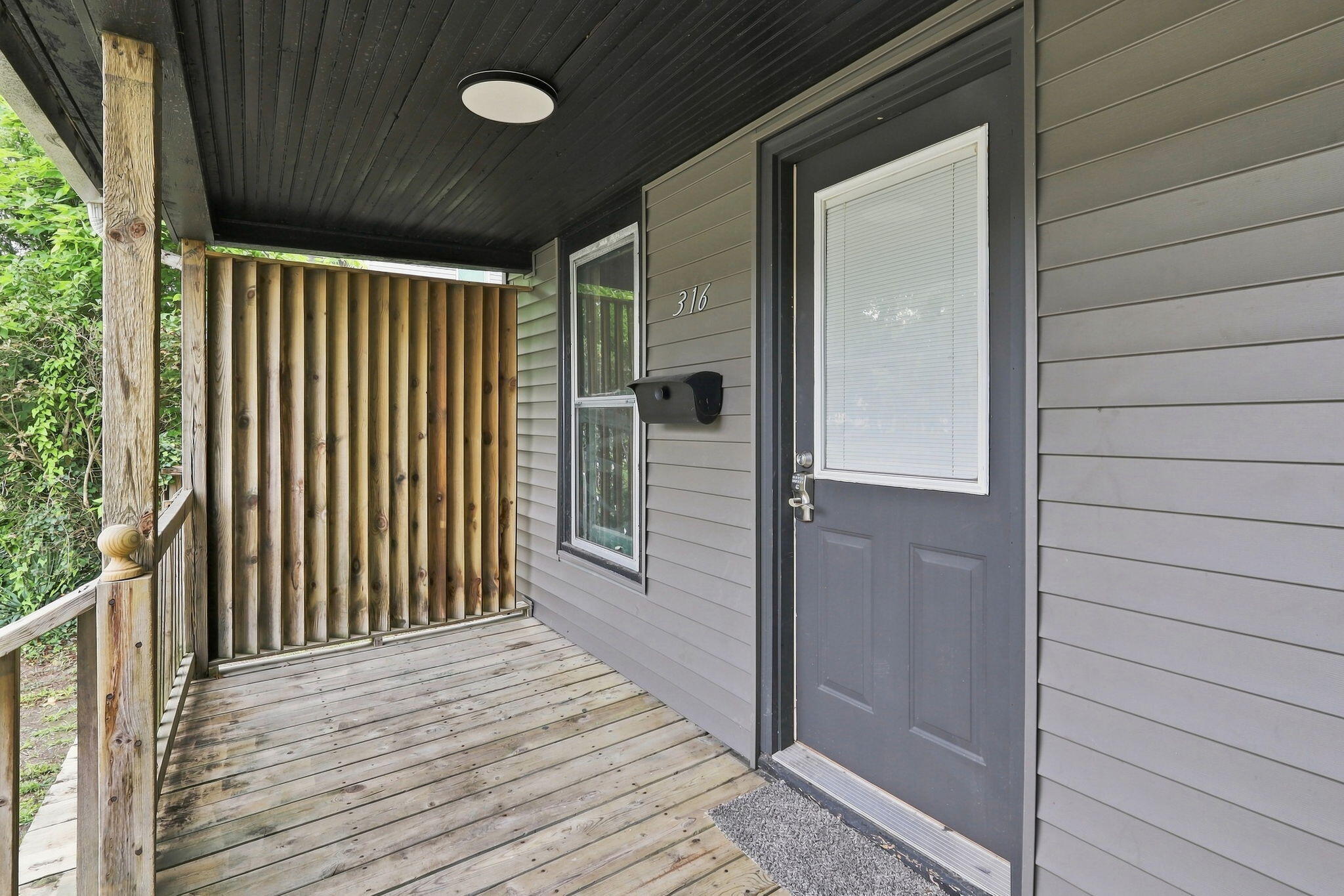 316 E Division Street Property Photo 4
