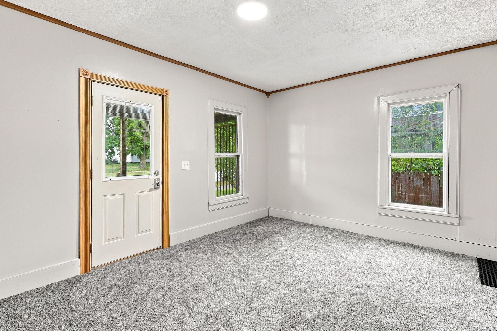 316 E Division Street Property Photo 7