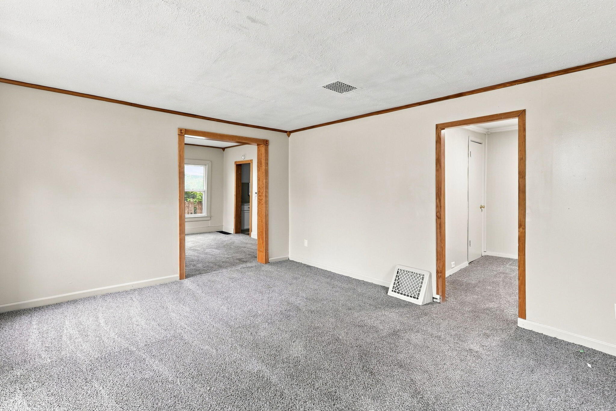 316 E Division Street Property Photo 11