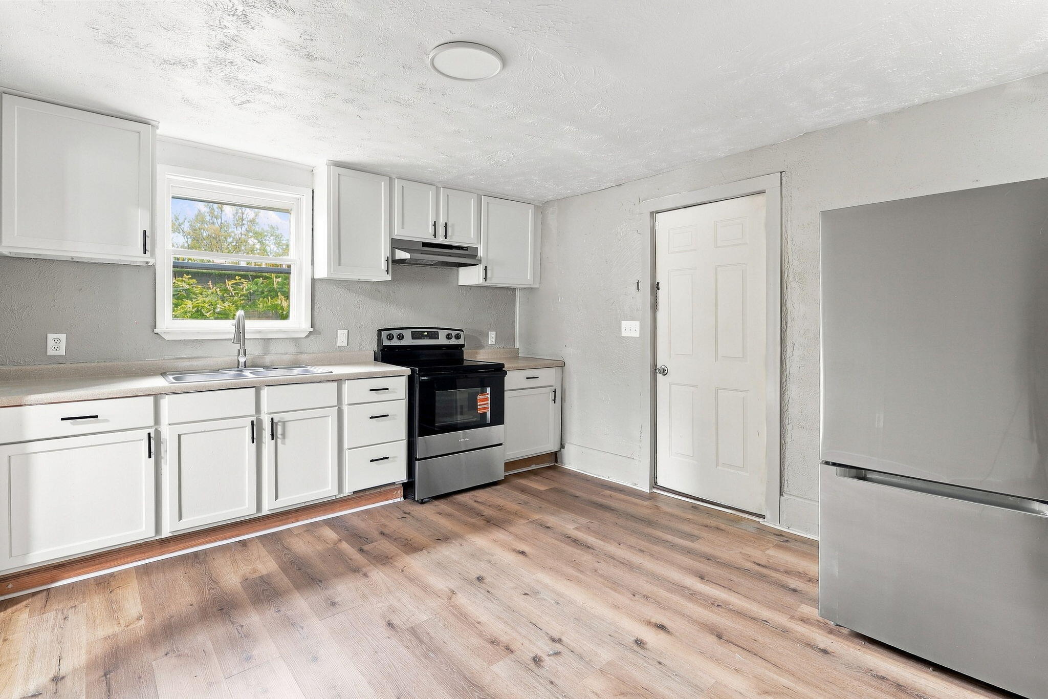 316 E Division Street Property Photo 15