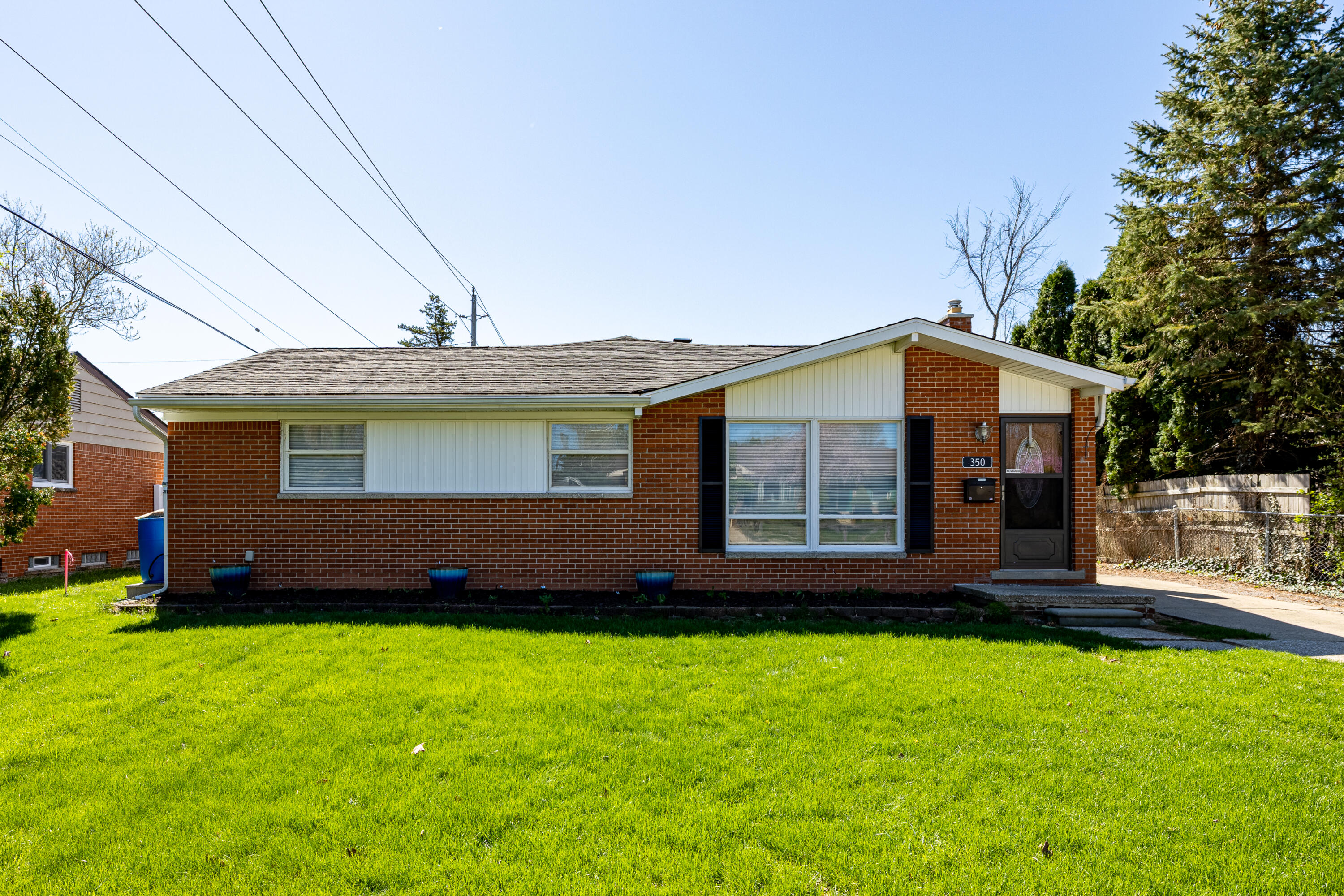 350 Hollywood Drive Property Photo 1