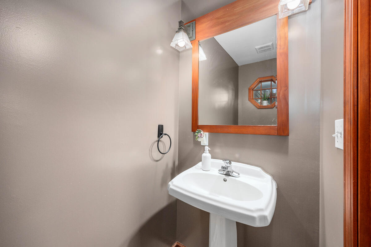 10881 Hoffman Road Property Photo 15