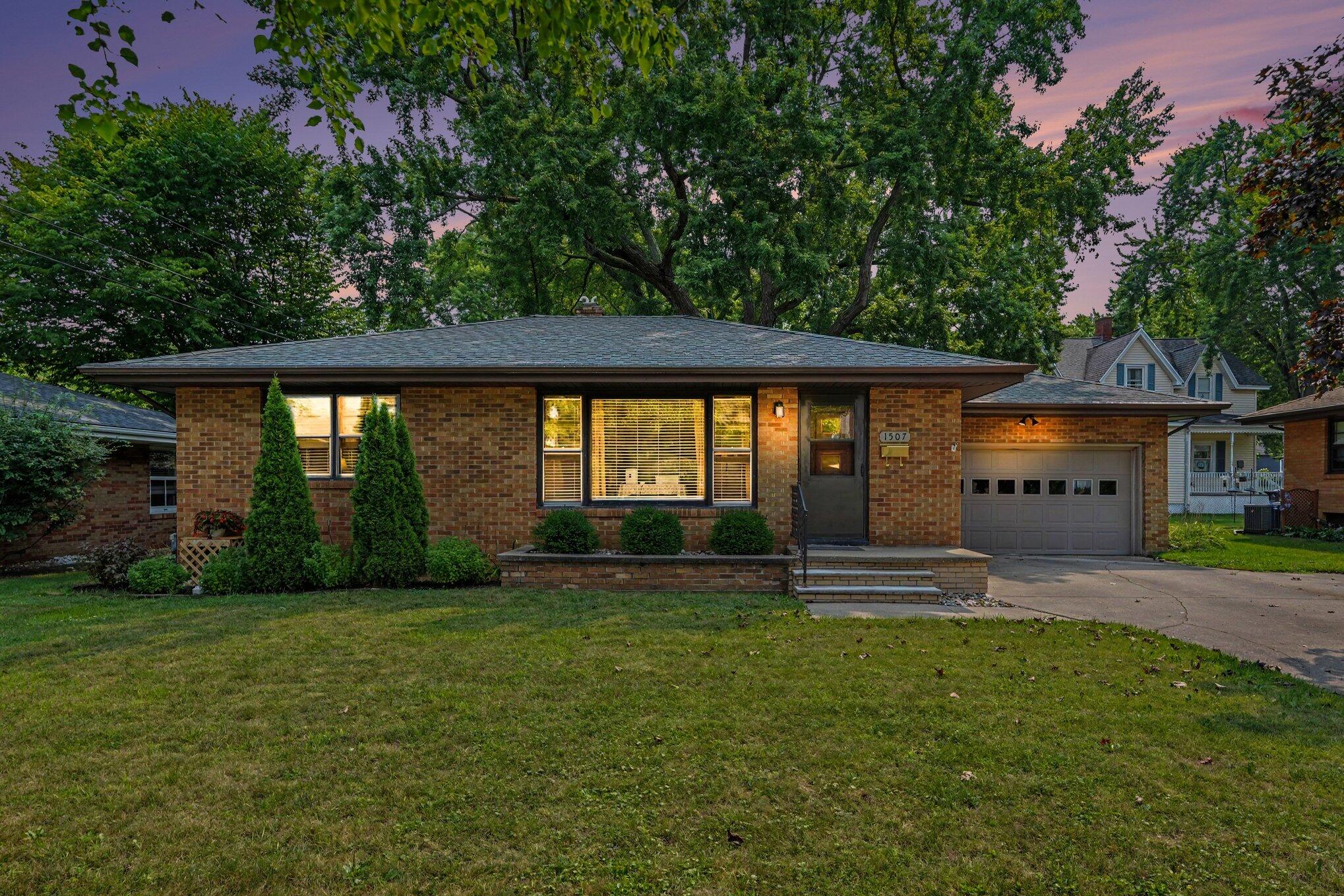 1507 Langley Avenue Property Photo 2