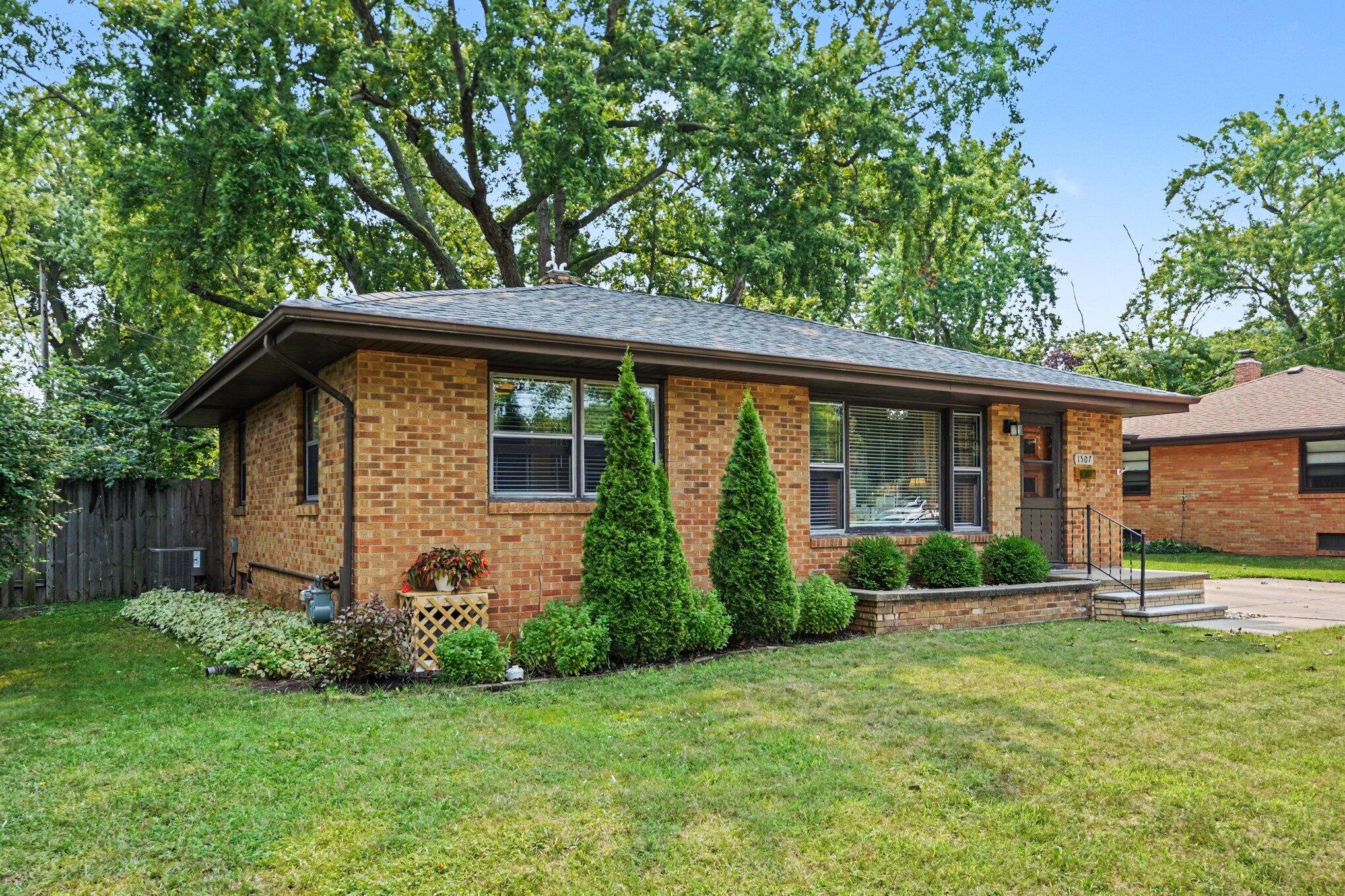 1507 Langley Avenue Property Photo 3