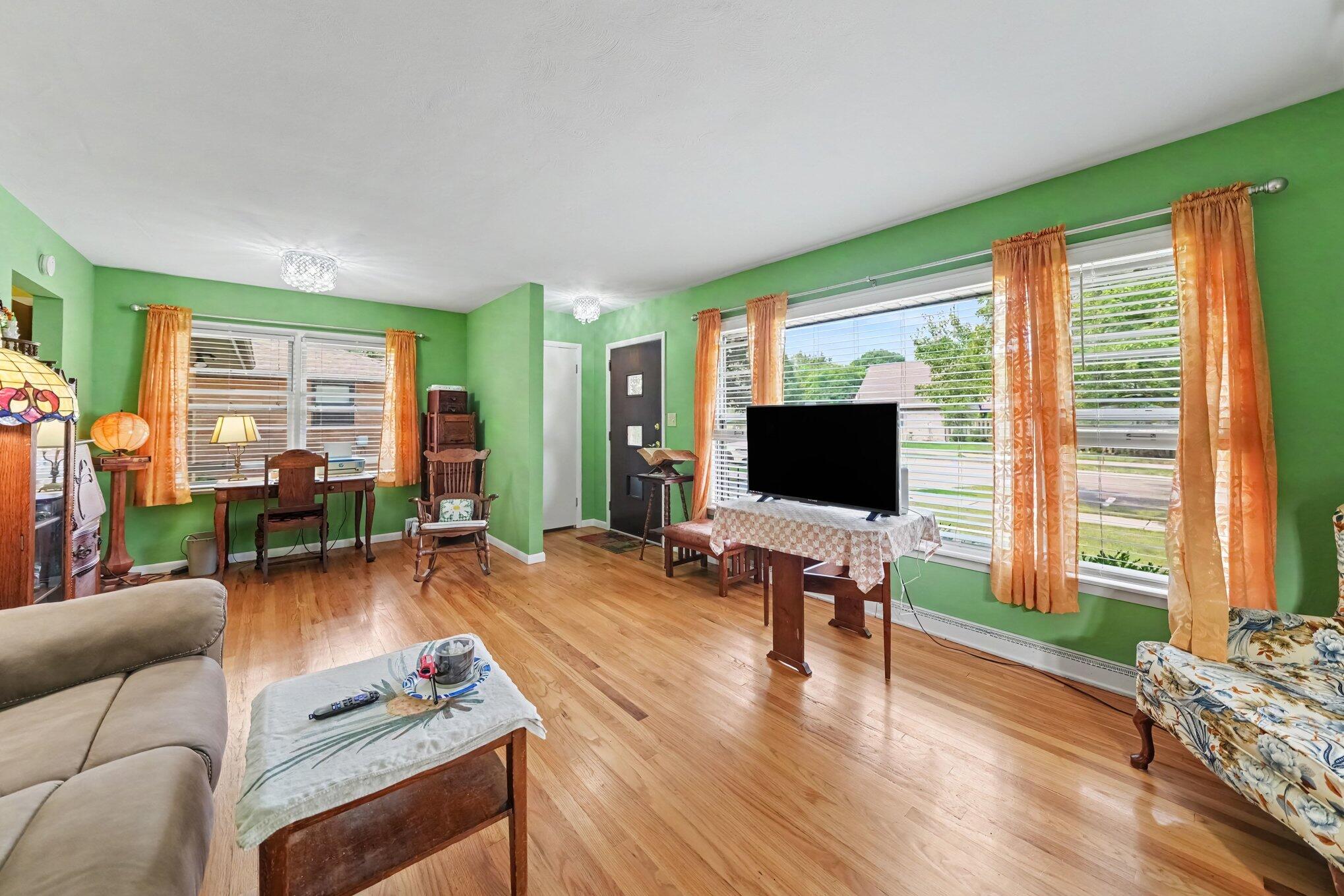 1507 Langley Avenue Property Photo 7