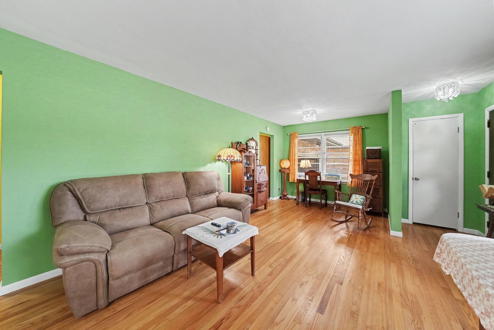 1507 Langley Avenue Property Photo 8