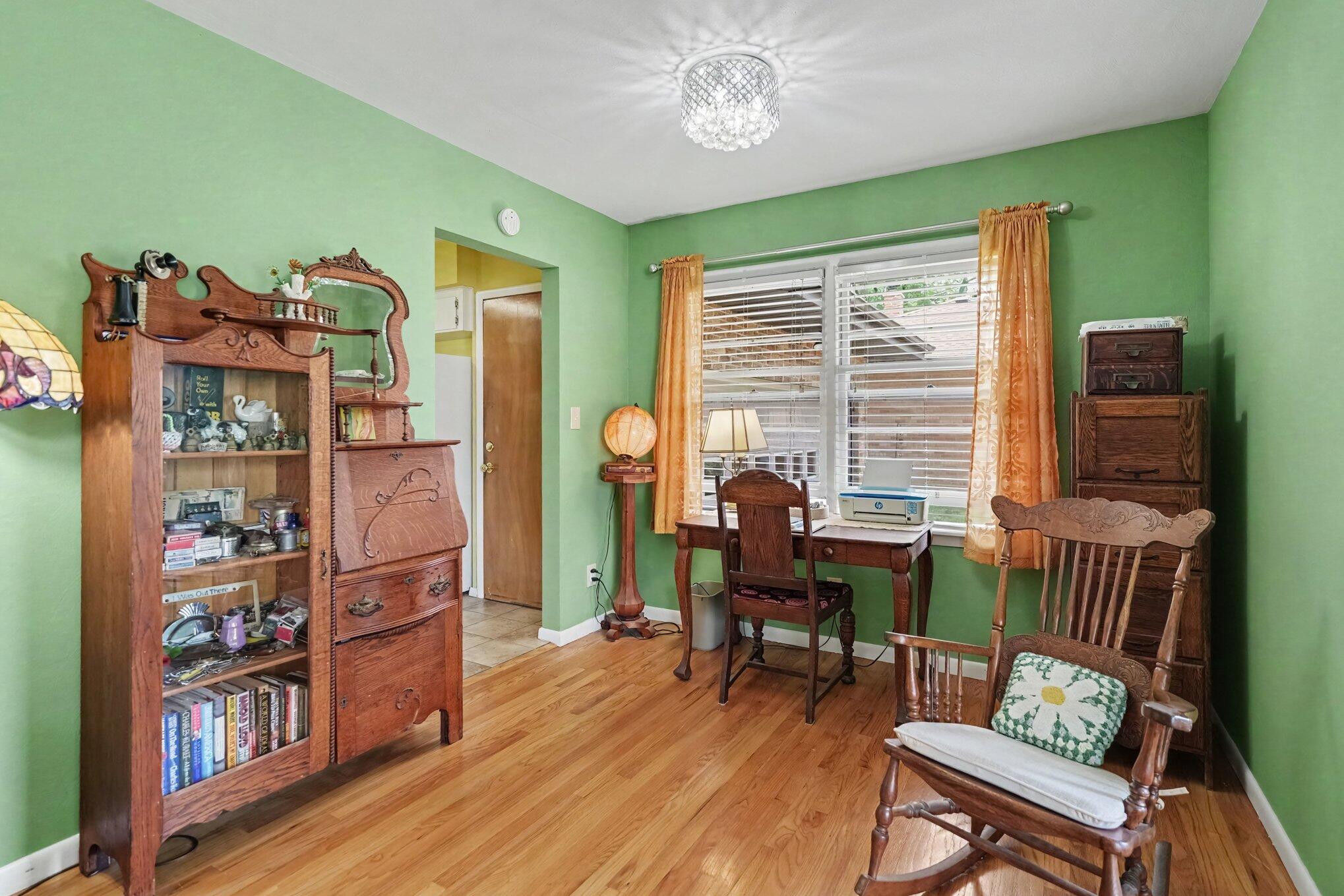 1507 Langley Avenue Property Photo 9
