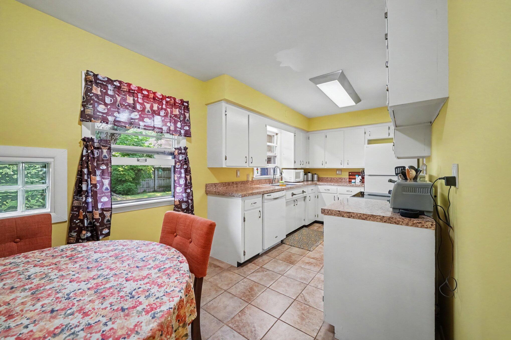 1507 Langley Avenue Property Photo 10