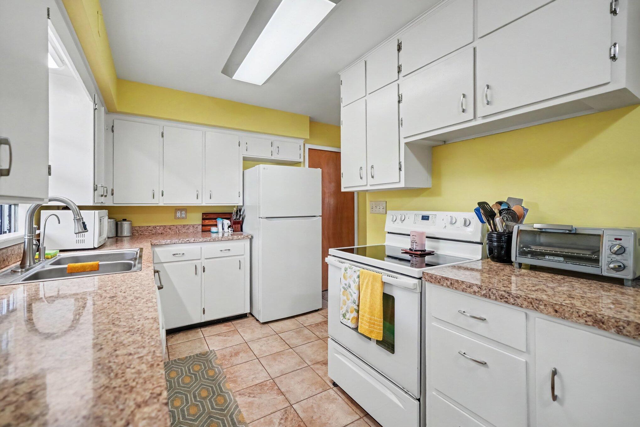1507 Langley Avenue Property Photo 12