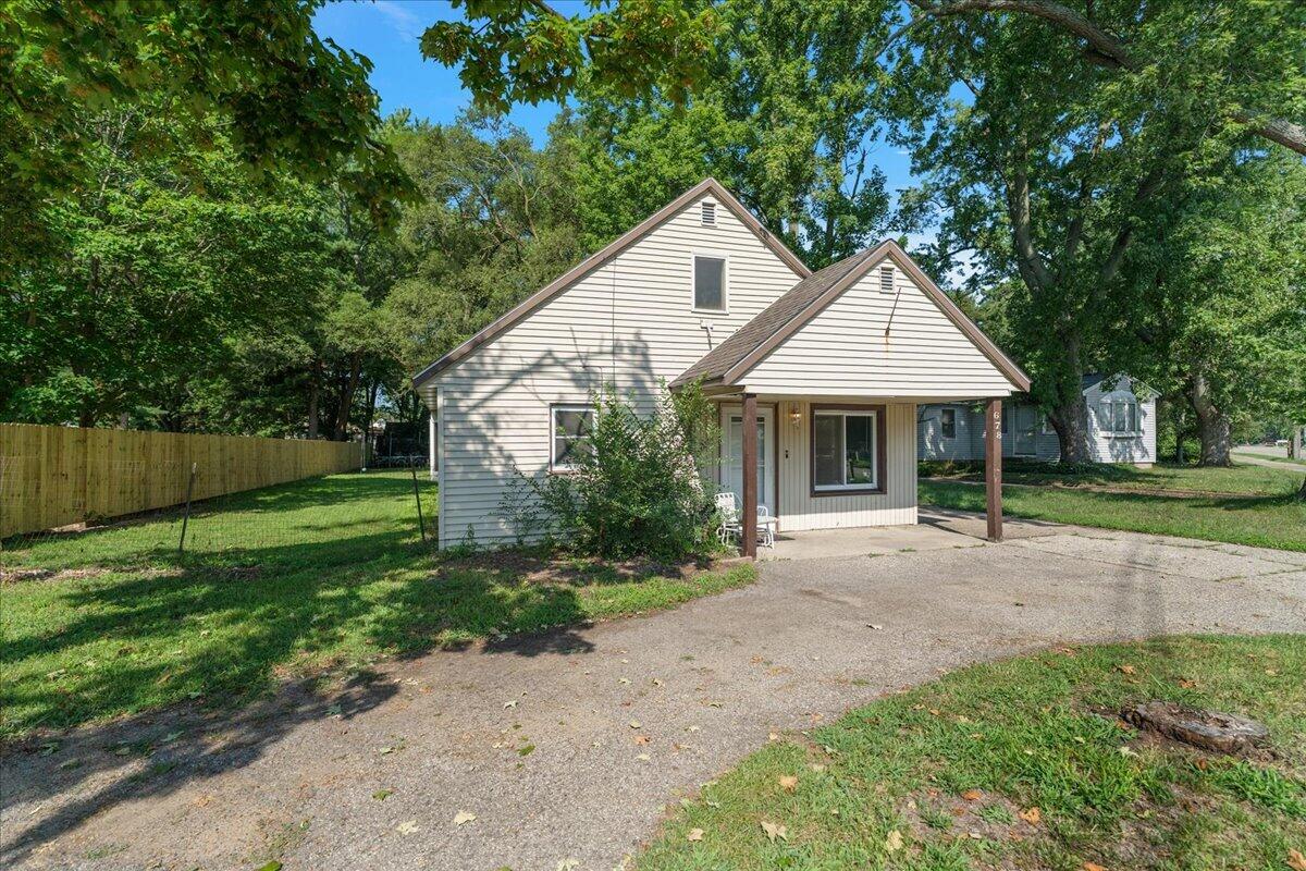 678 Butternut Drive Property Photo 2