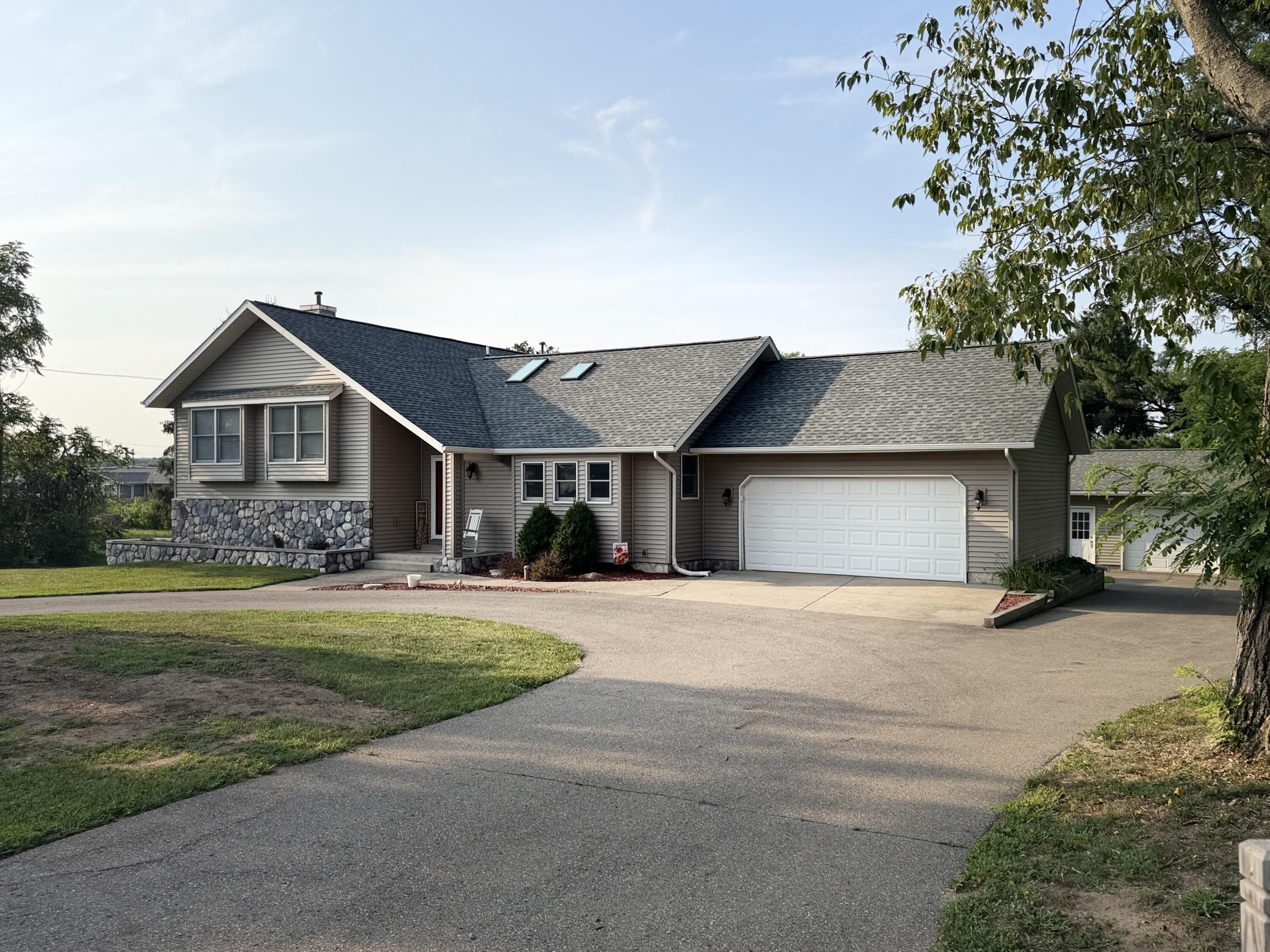 1055 Miller Road Property Photo 1