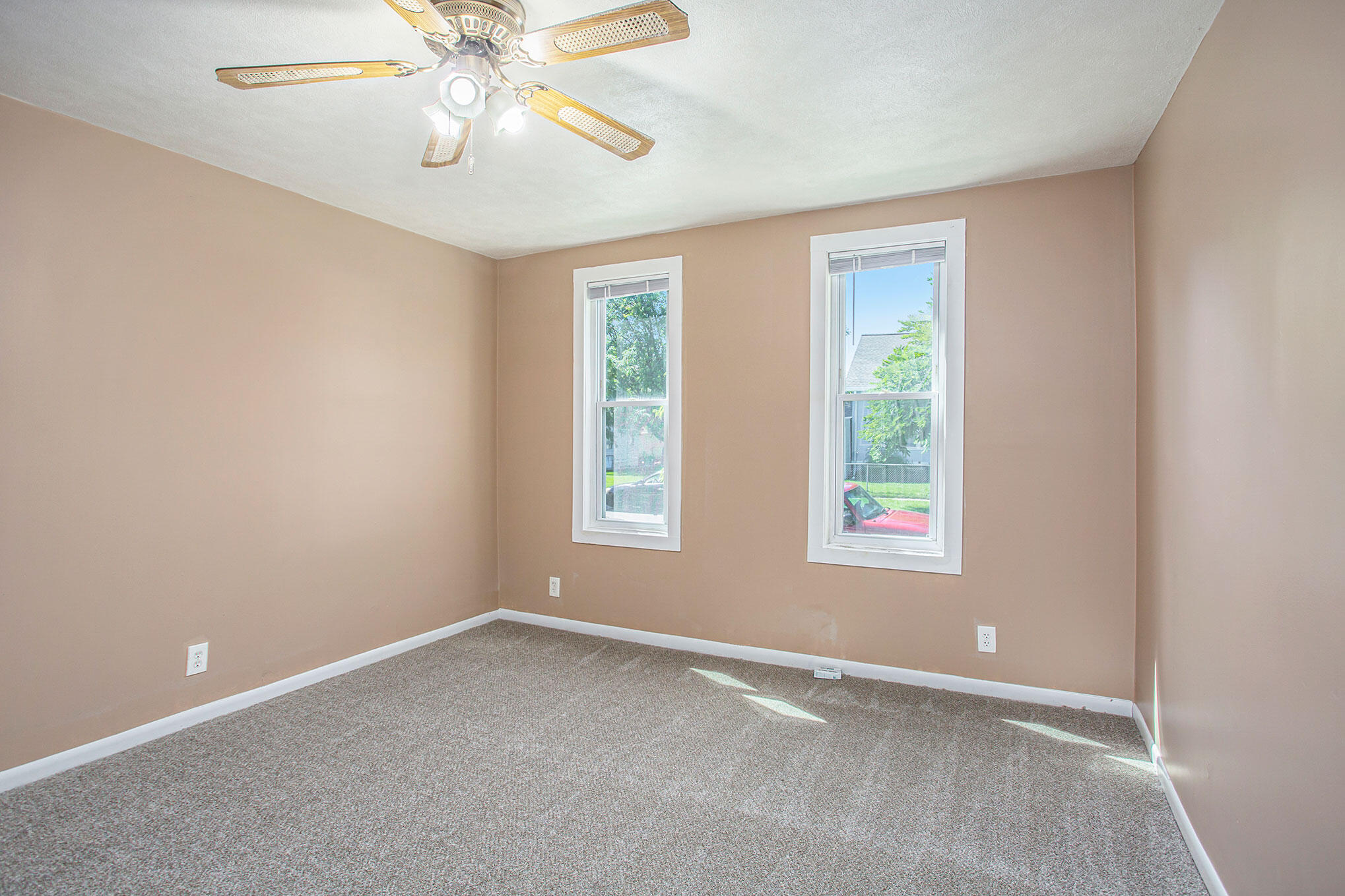 1448 Broadway Avenue Nw Property Photo 5