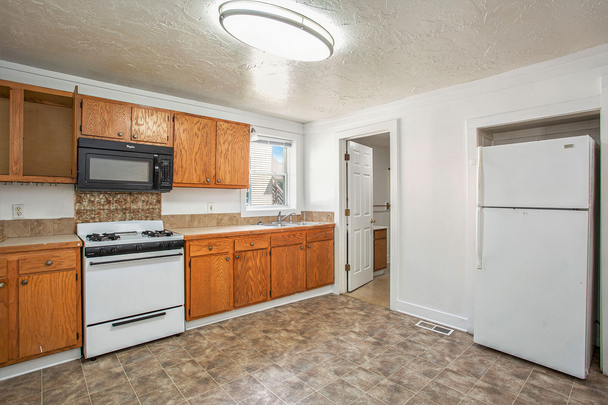 1448 Broadway Avenue Nw Property Photo 11