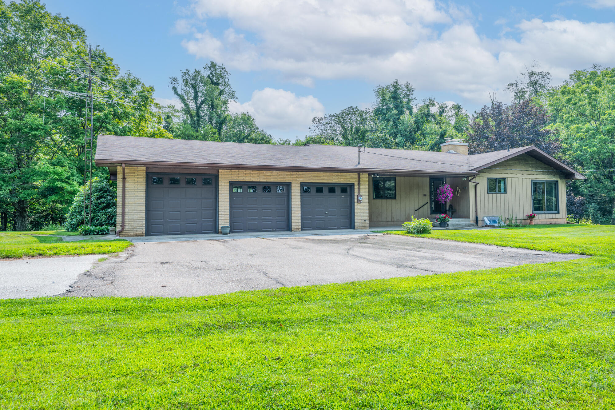 9254 Garr Road Property Photo 1