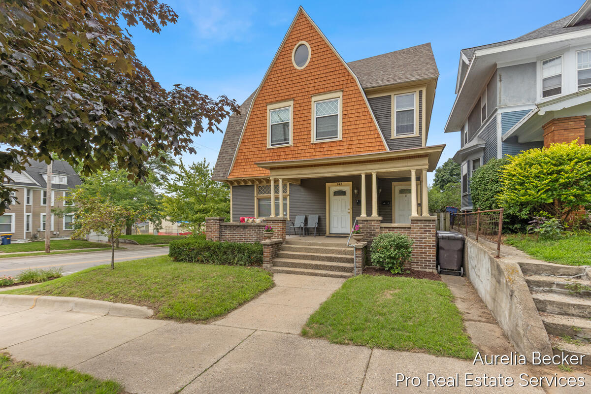 745 Prospect Avenue Se Property Photo 1