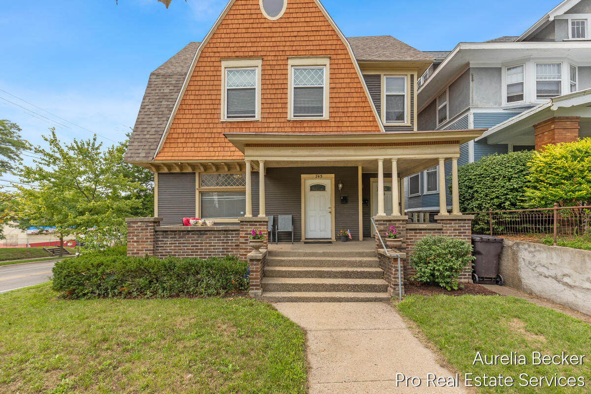 745 Prospect Avenue Se Property Photo 3