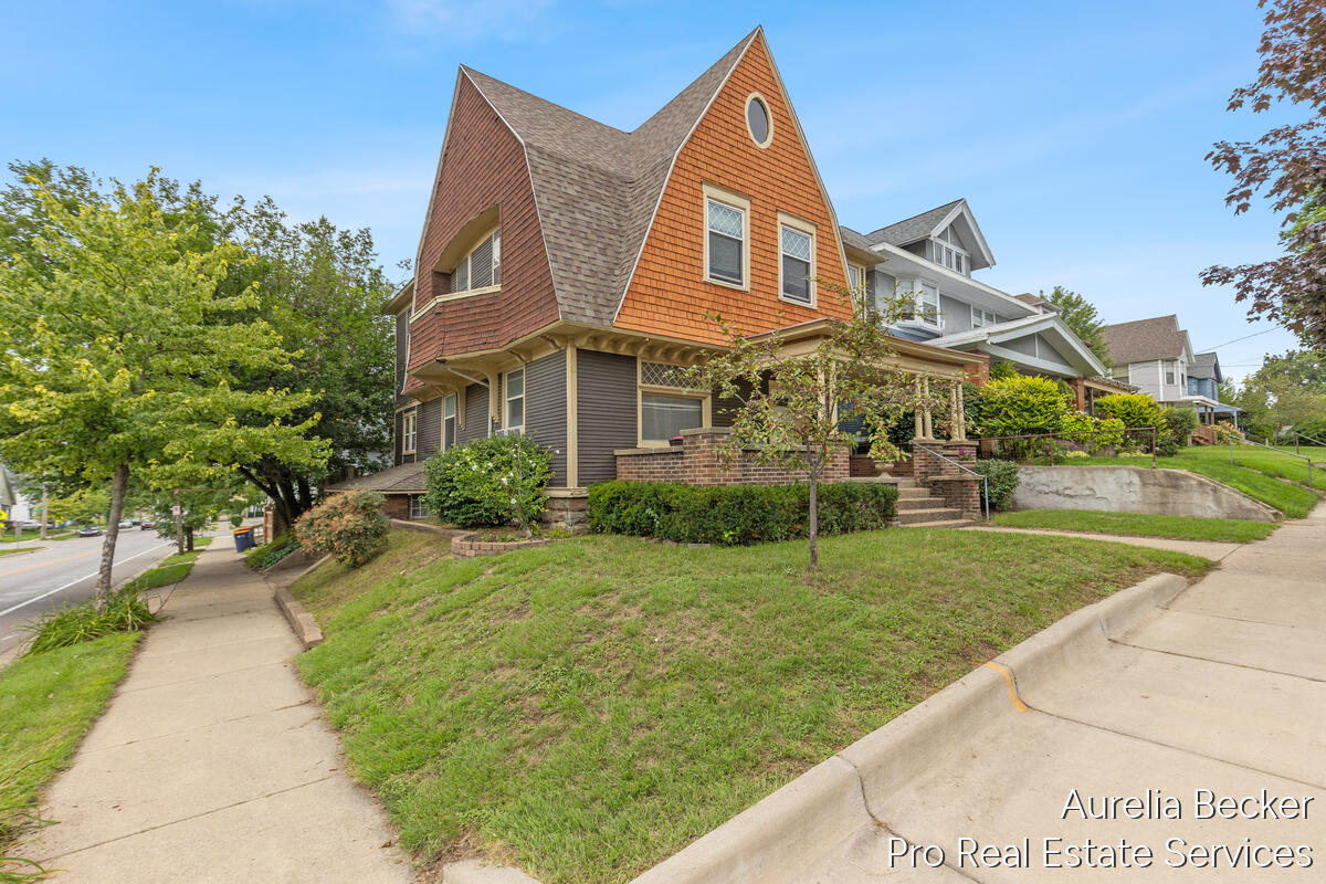745 Prospect Avenue Se Property Photo 4