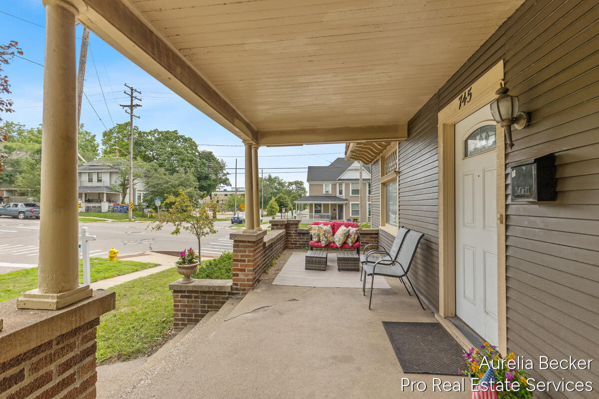 745 Prospect Avenue Se Property Photo 5