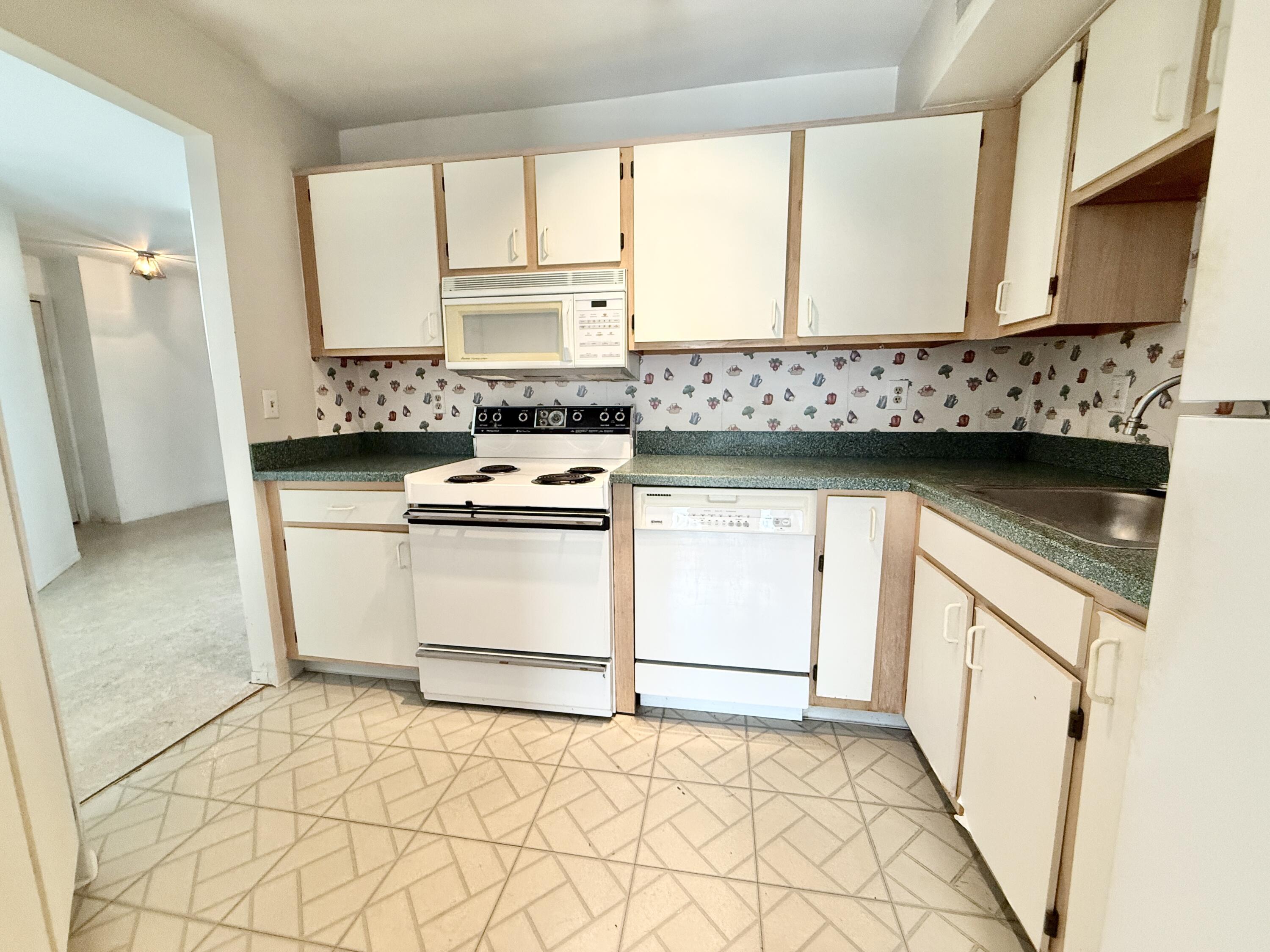 2203 S Huron Parkway S 4 Property Photo 6