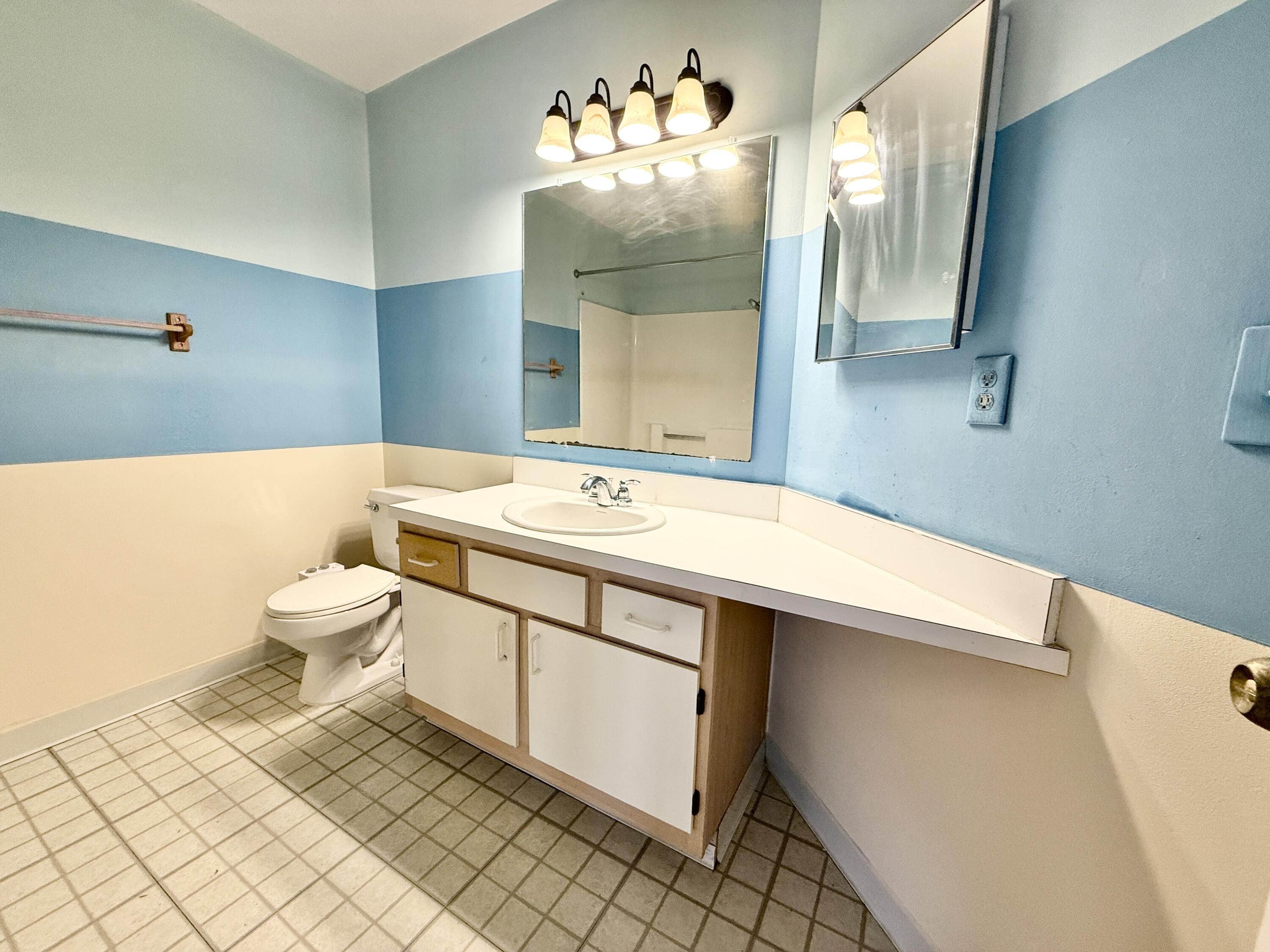 2203 S Huron Parkway S 4 Property Photo 19