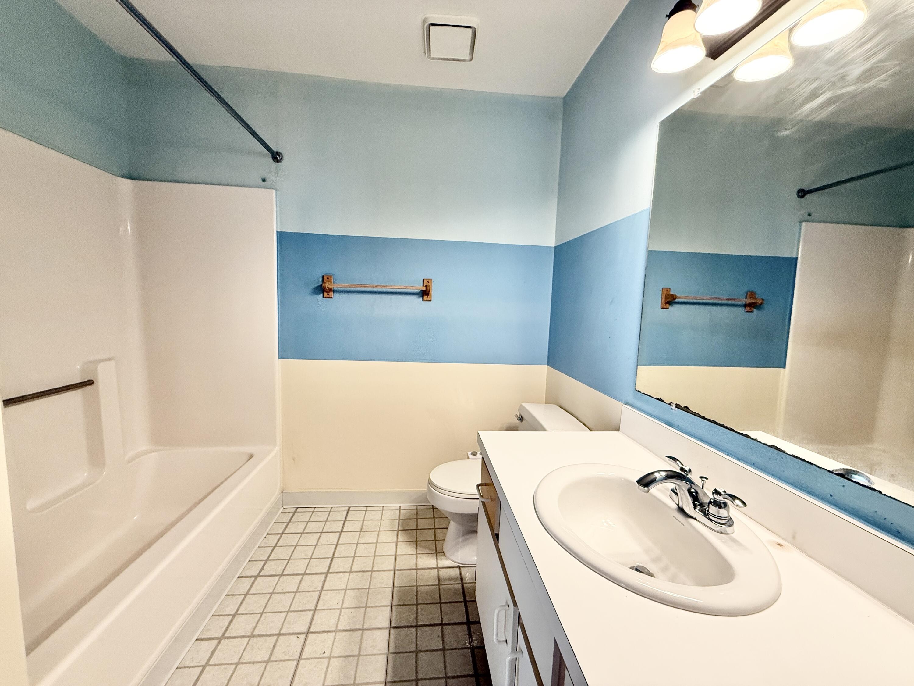 2203 S Huron Parkway S 4 Property Photo 20