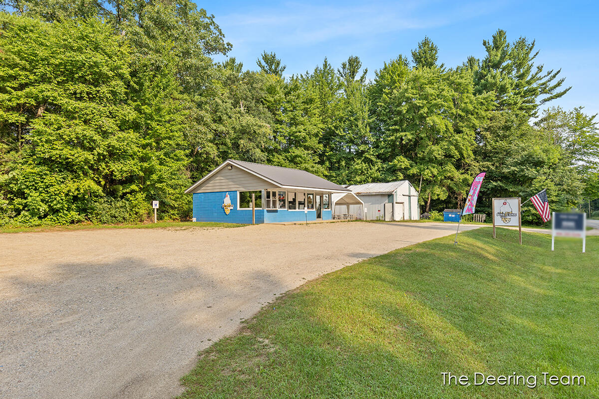 3555 S Elm Avenue Property Photo 2
