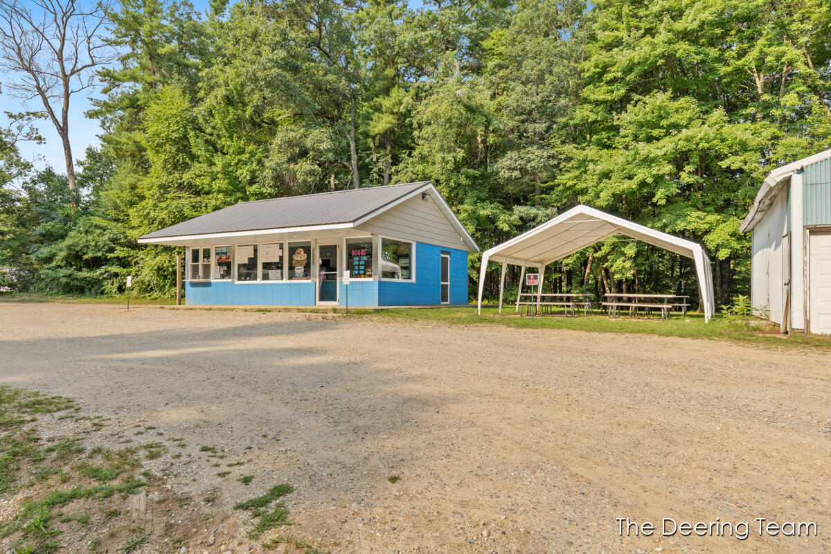 3555 S Elm Avenue Property Photo 3