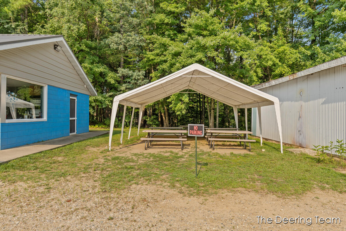 3555 S Elm Avenue Property Photo 6