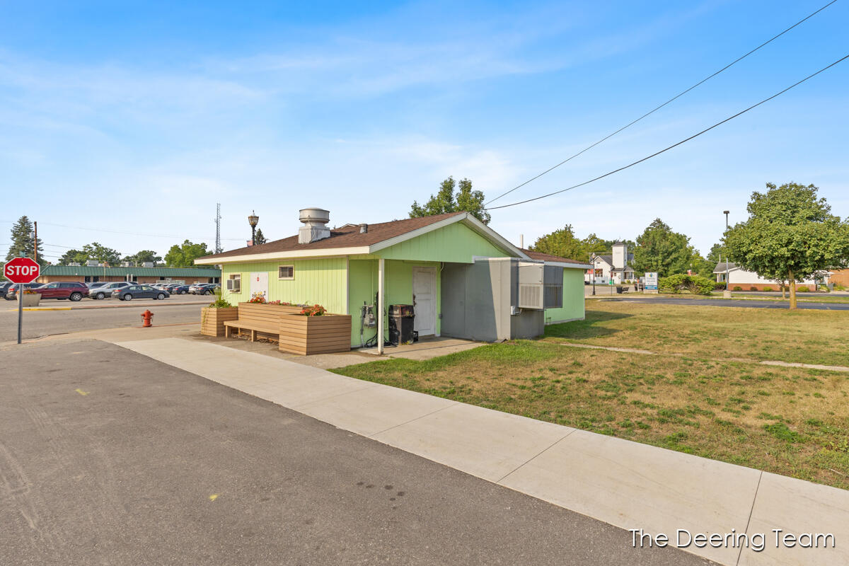 3555 S Elm Avenue Property Photo 46