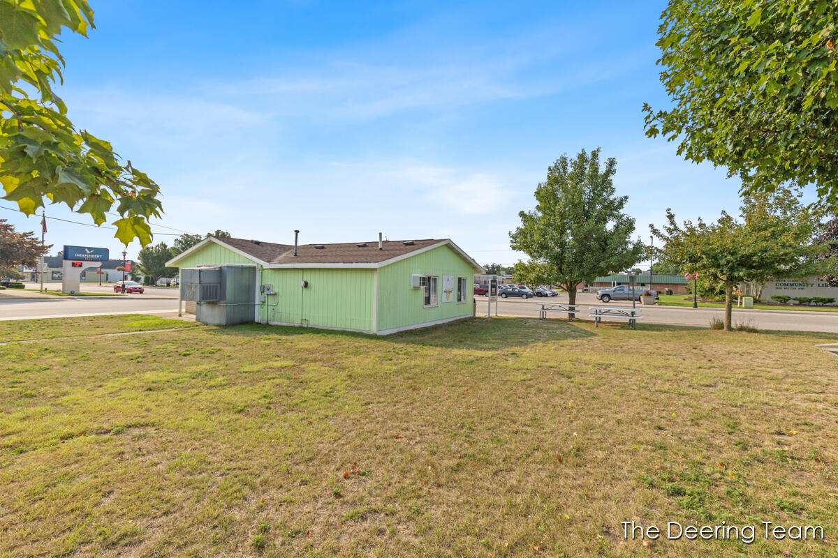 3555 S Elm Avenue Property Photo 47