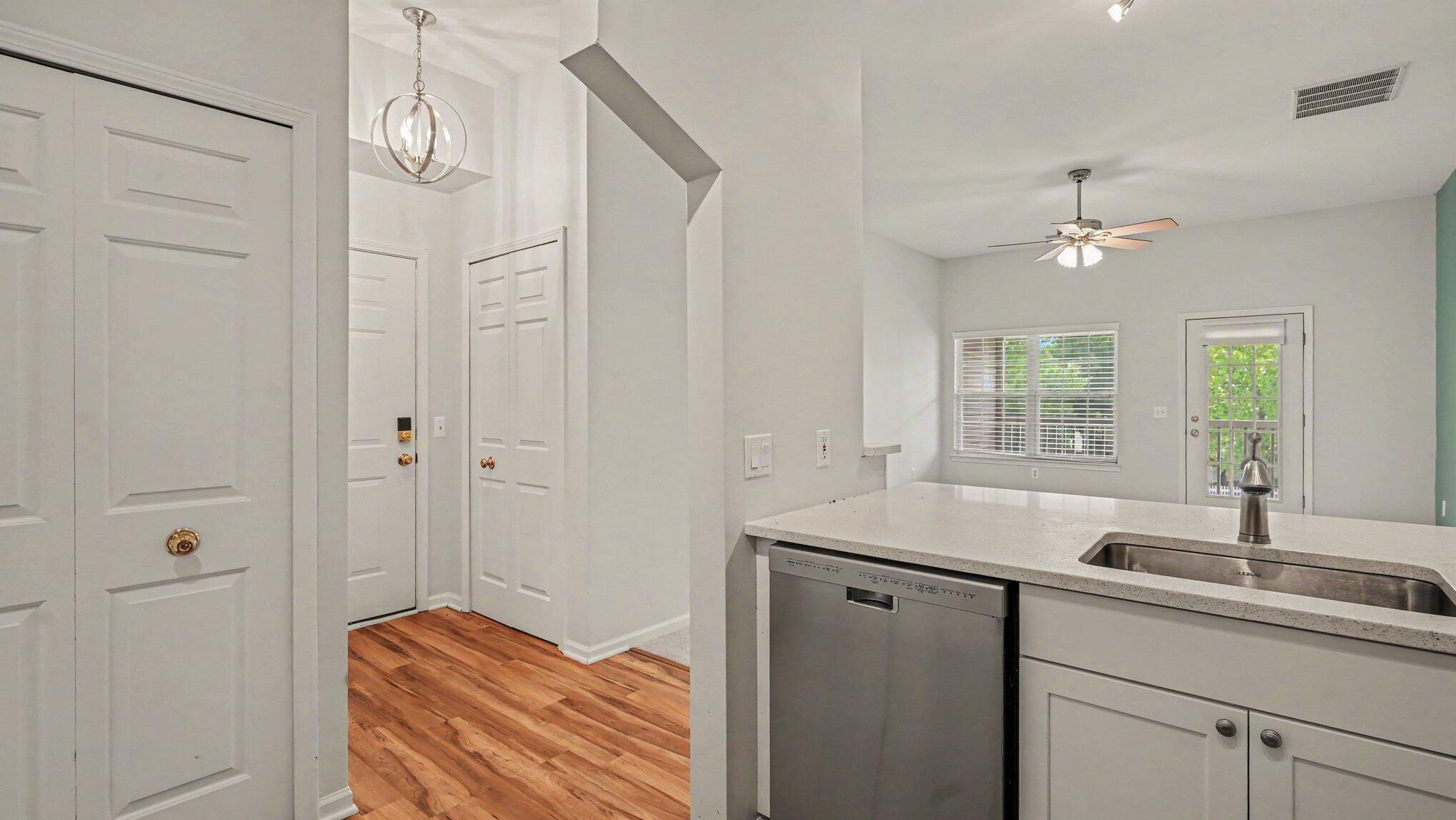 2654 S Knightsbridge Circle Property Photo 2