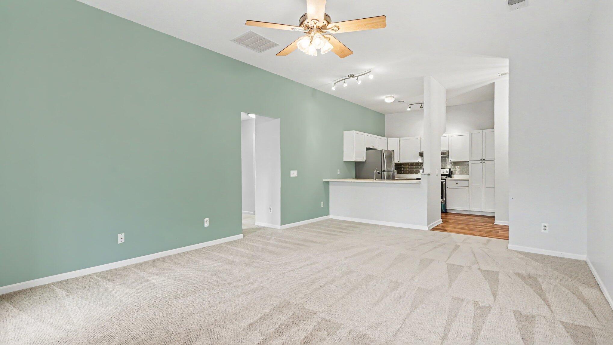 2654 S Knightsbridge Circle Property Photo 5