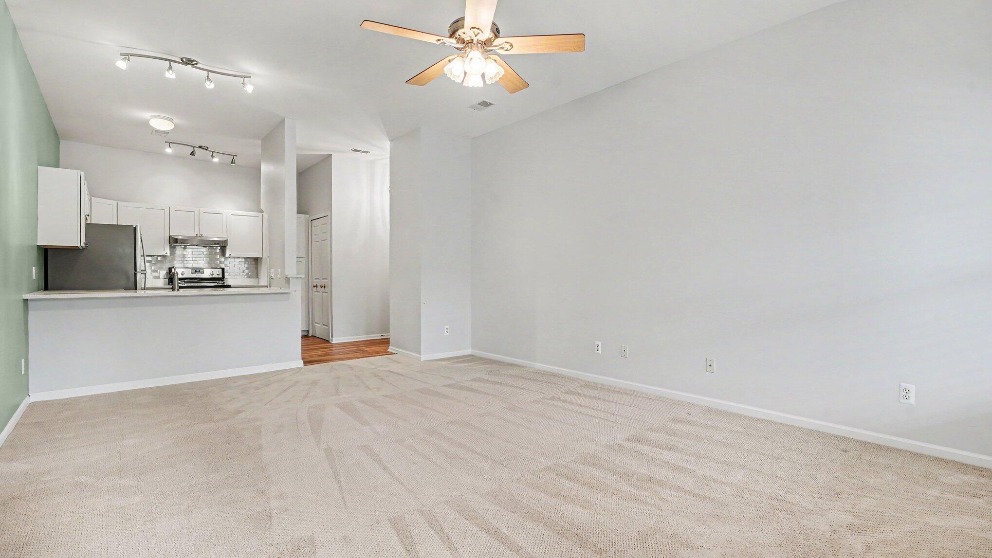2654 S Knightsbridge Circle Property Photo 6