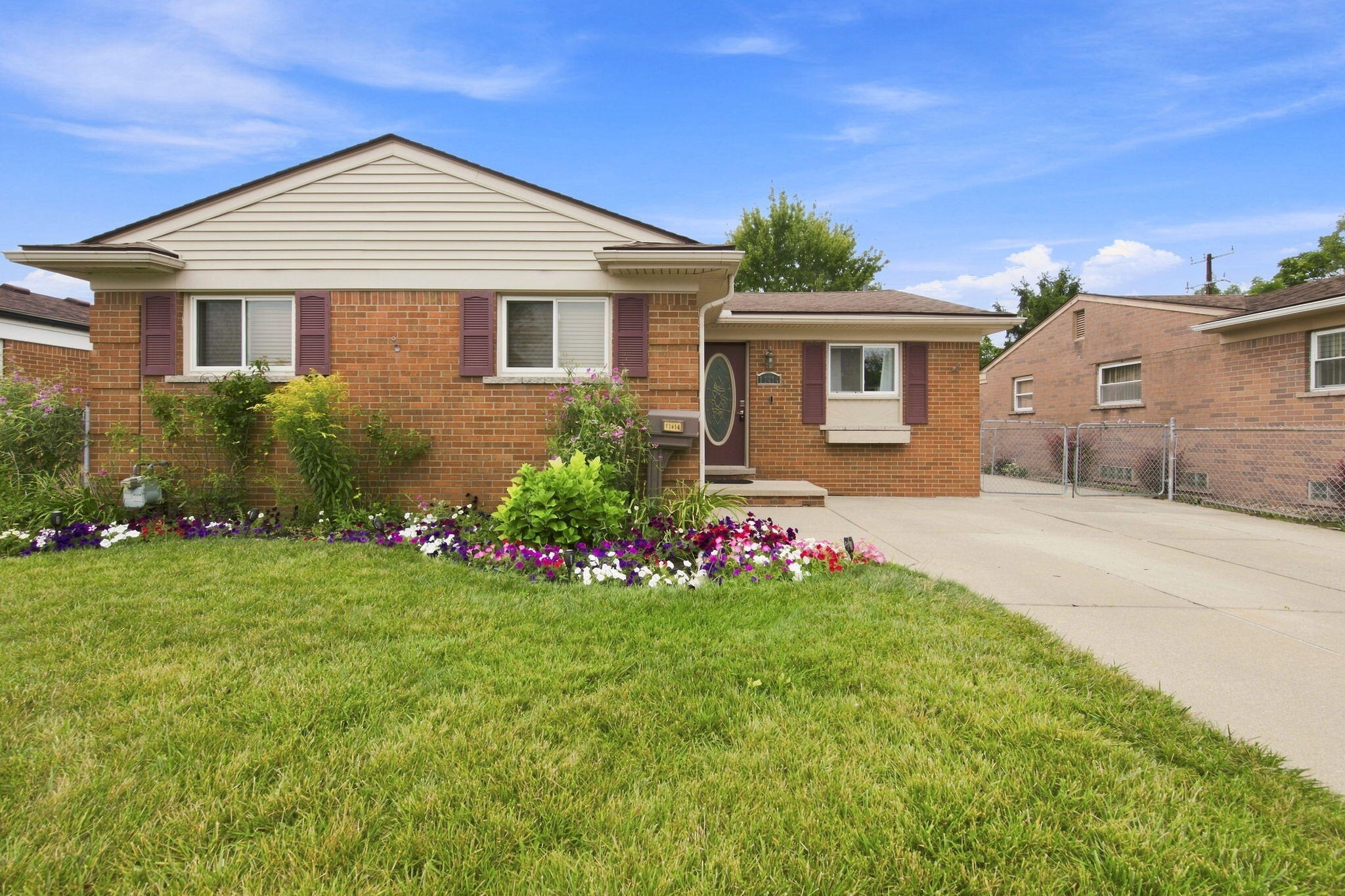11414 Beech Daly Road Property Photo 1