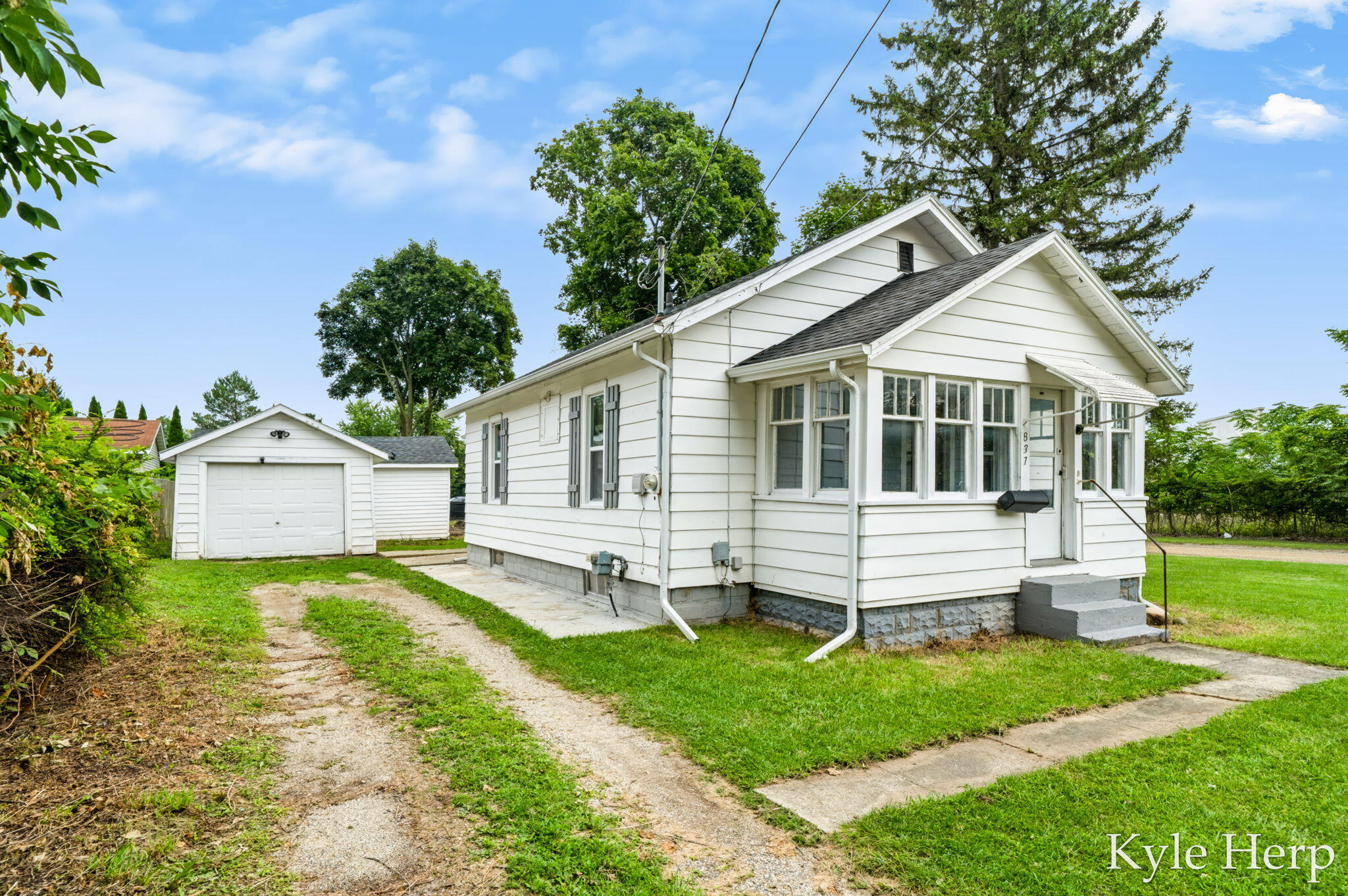 837 E Marshall Street Property Photo 1