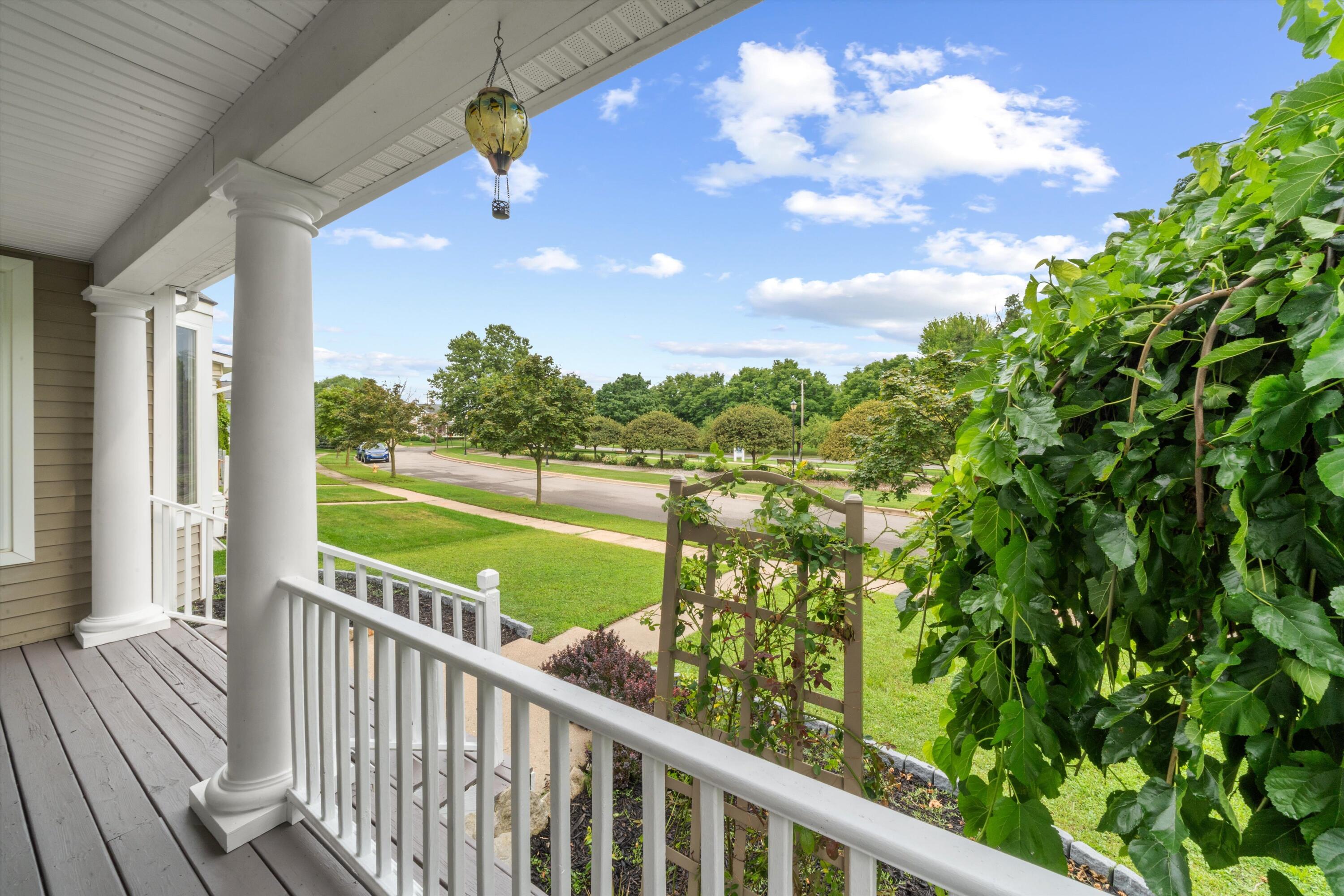909 Crescent Drive Property Photo 3