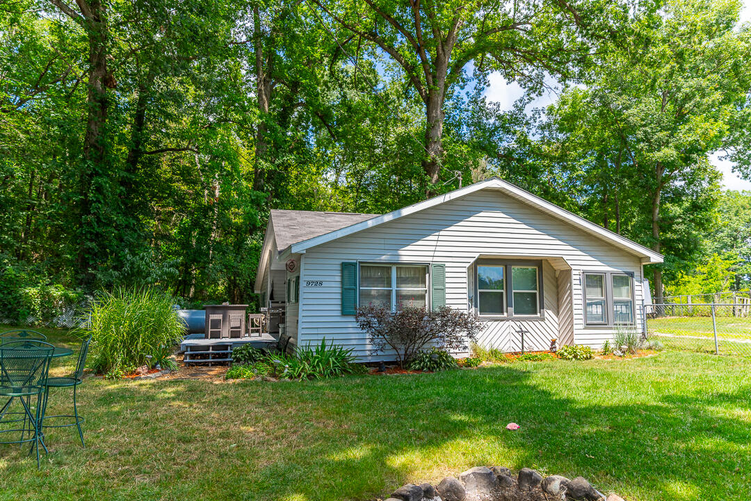 9728 Lakeview Drive Property Photo 4