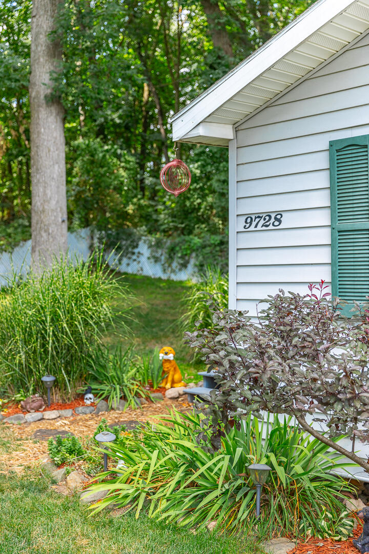 9728 Lakeview Drive Property Photo 7