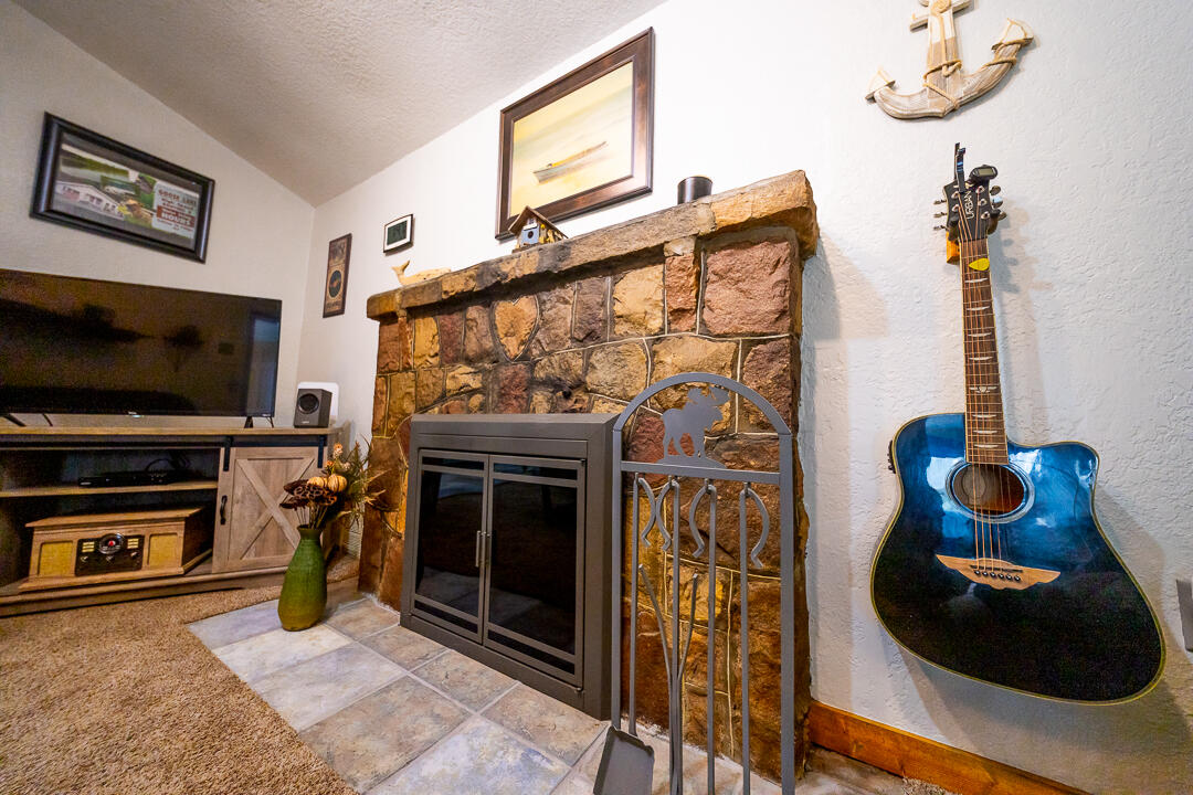 9728 Lakeview Drive Property Photo 21